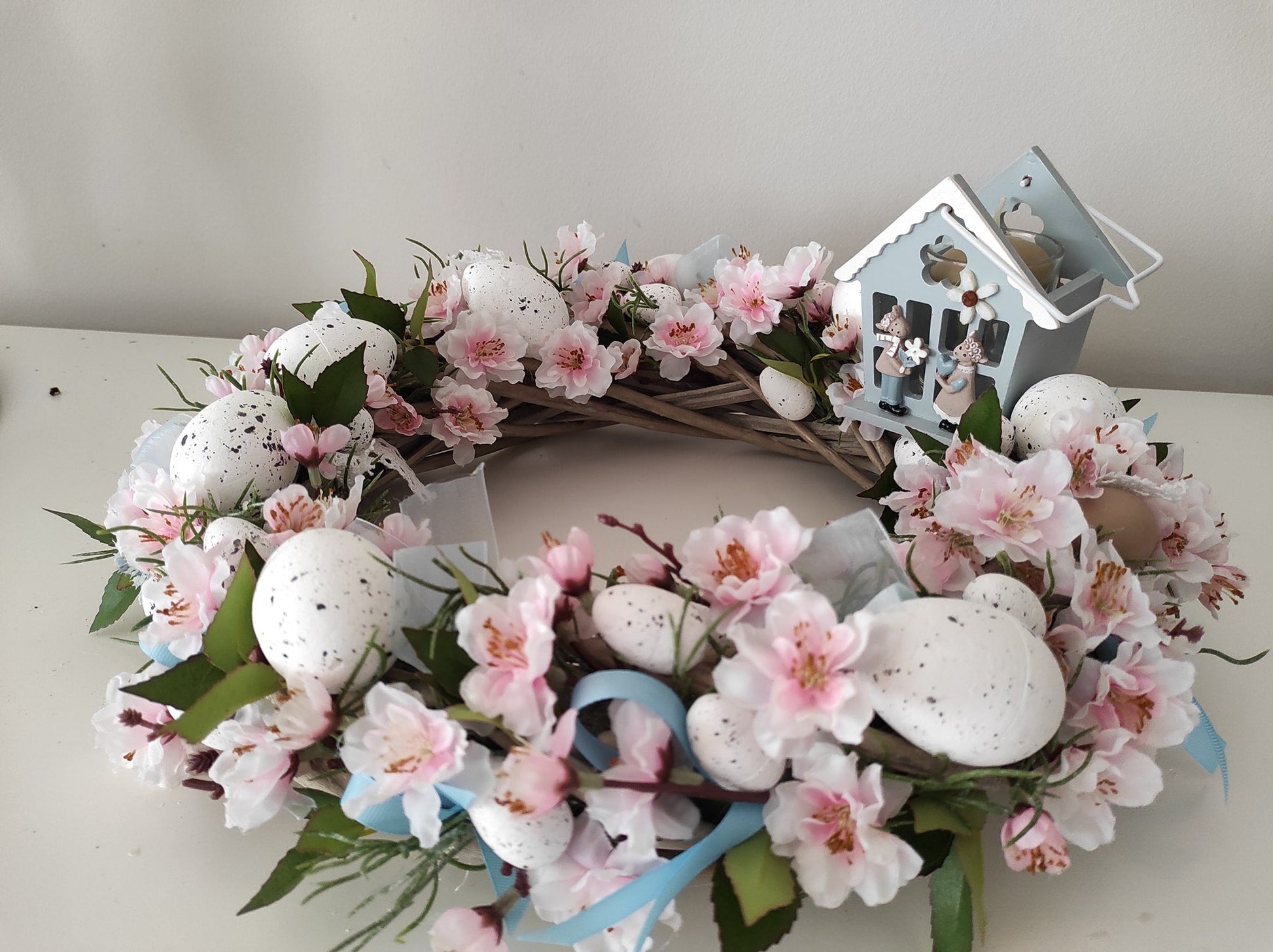 Dirbtinių gėlių Velykų vainikas - Septynios gėlės